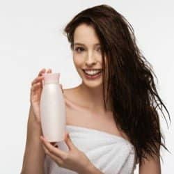 girl hollding shampoo